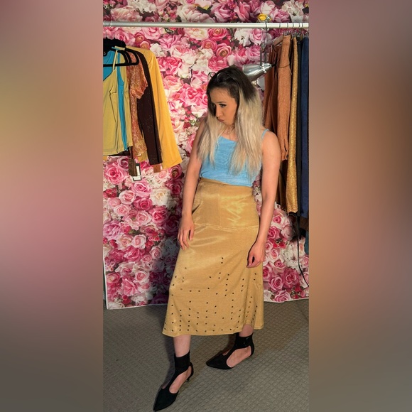 NEW Stylish Riveted Beige Skirt - Picture 3 of 4